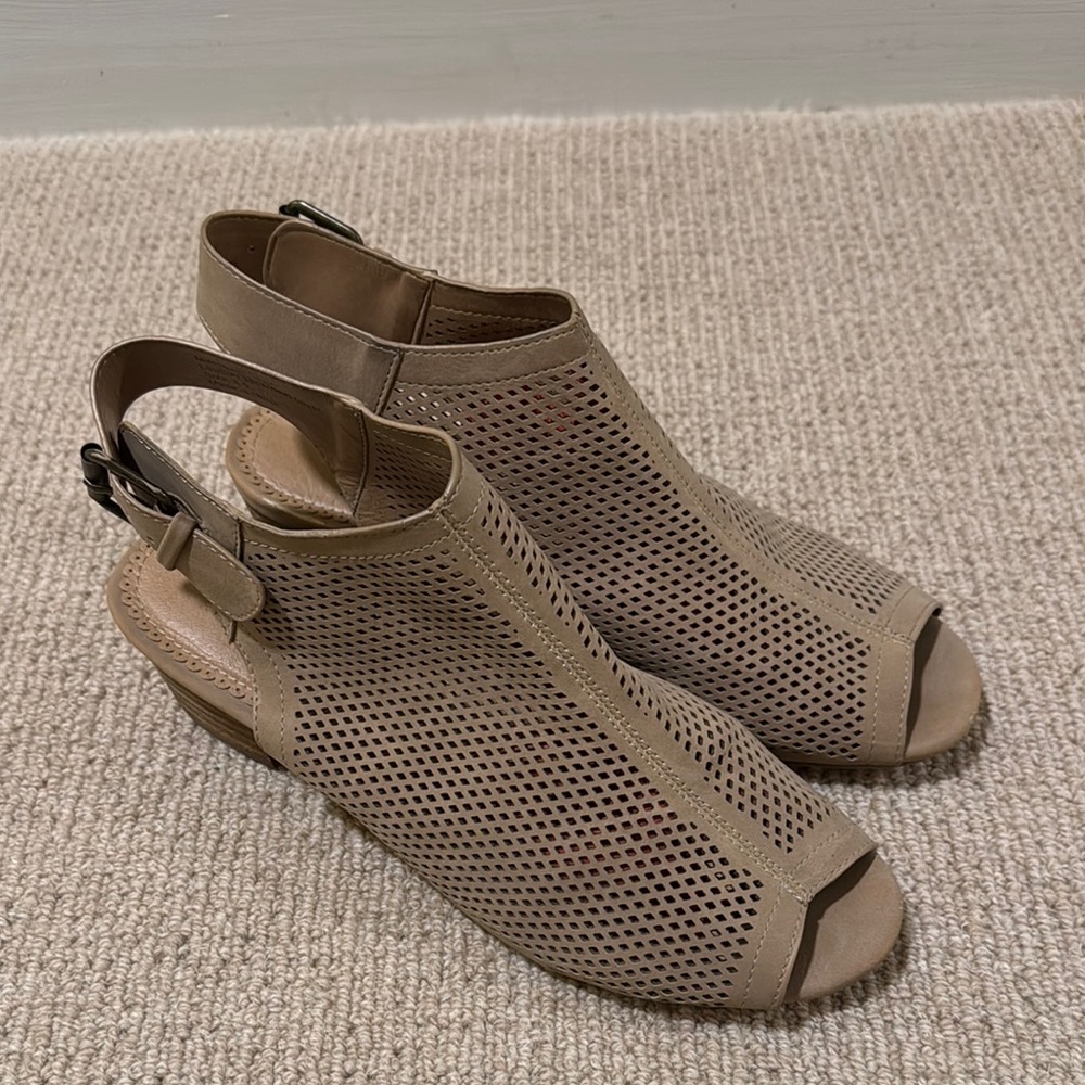 Stylish Tan Peep-Toe Sandals- size 8.5